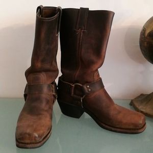 Frye boots size 8 US Brown Genuine Leather